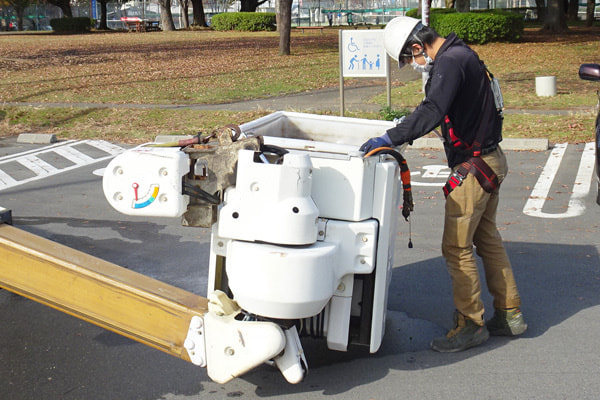 地面近くでの積込みや、乗り込みが可能です。