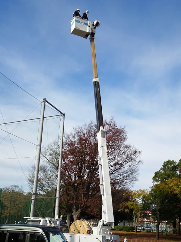 最大作業床高さ14.5mまで伸縮可能です。